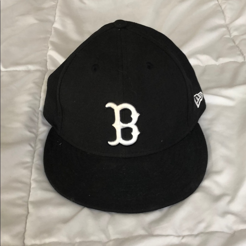 Boston fitted black and white cap. 7 1/2 used cap.